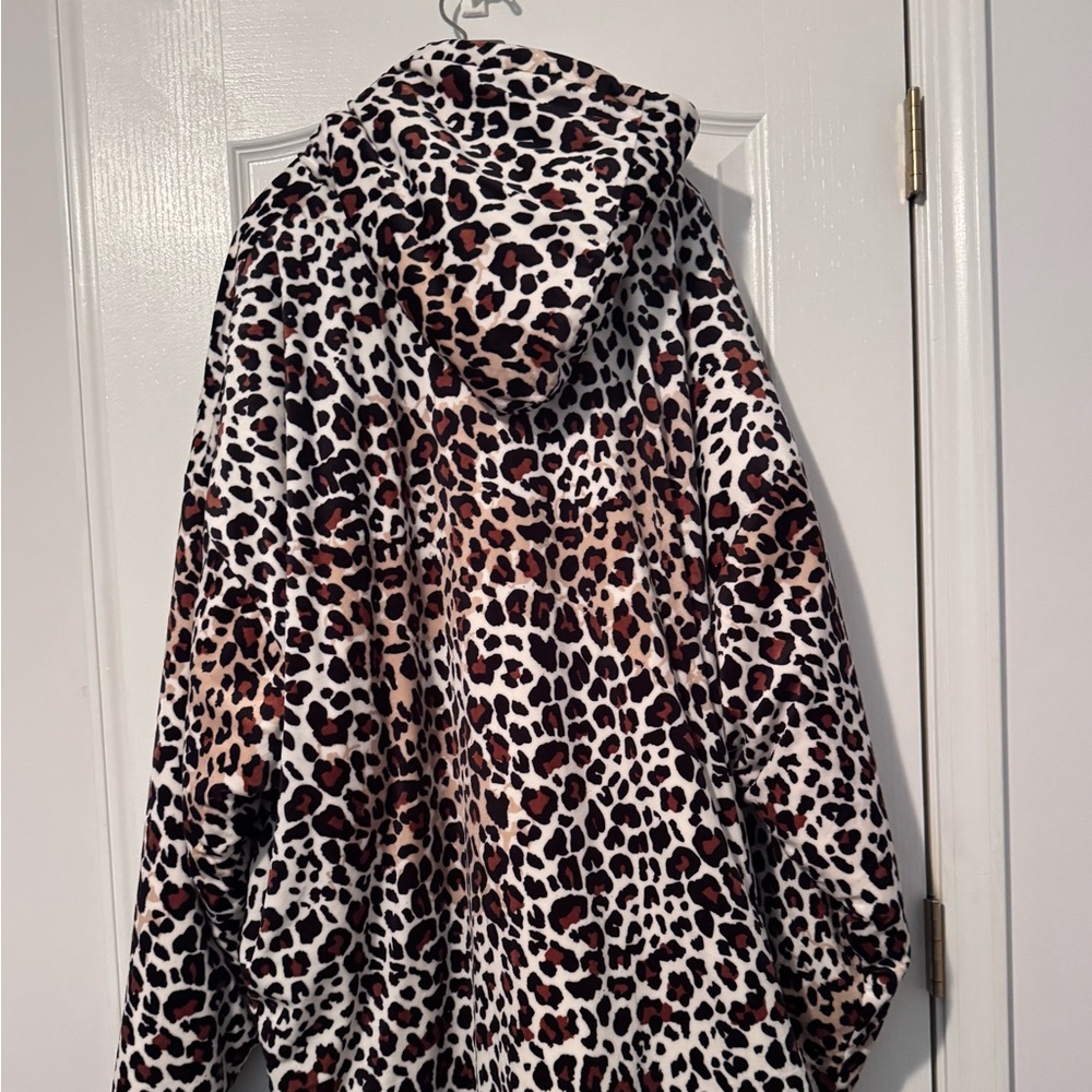Comfy Leopard Print Women's Jacket - Picture 3 of 4